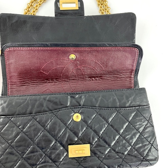 Authentic CHANEL Black 225 2005 Reissue 2.55 Leather Crossbody Bag - Picture 10 of 14